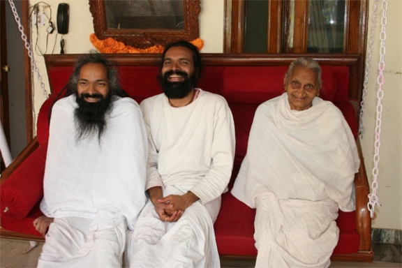 Swami ji, Yashendu & Nani ji